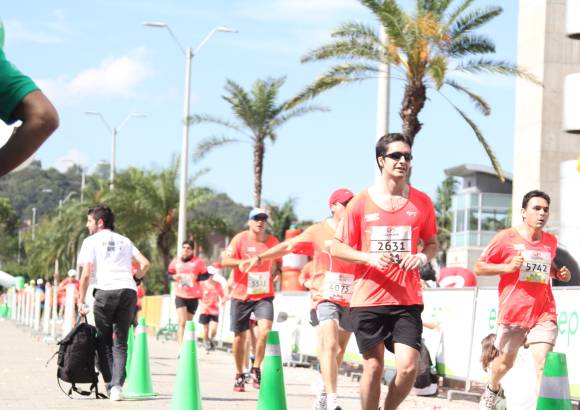 Esteban Jaramillo y Sebastián Salazar - Más de 10 mil competidores se dieron cita en esta histórica cita deportiva que se corría en las modalidades de 5, 10, 21 y 42 kilómetros.
