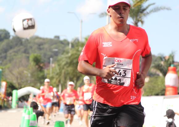 Esteban Jaramillo y Sebastián Salazar - Más de 10 mil competidores se dieron cita en esta histórica cita deportiva que se corría en las modalidades de 5, 10, 21 y 42 kilómetros.