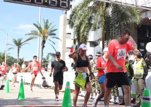Esteban Jaramillo y Sebastián Salazar - Más de 10 mil competidores se dieron cita en esta histórica cita deportiva que se corría en las modalidades de 5, 10, 21 y 42 kilómetros.