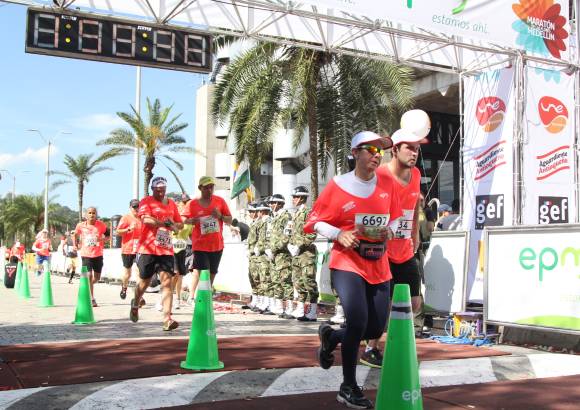 Esteban Jaramillo y Sebastián Salazar - Más de 10 mil competidores se dieron cita en esta histórica cita deportiva que se corría en las modalidades de 5, 10, 21 y 42 kilómetros.