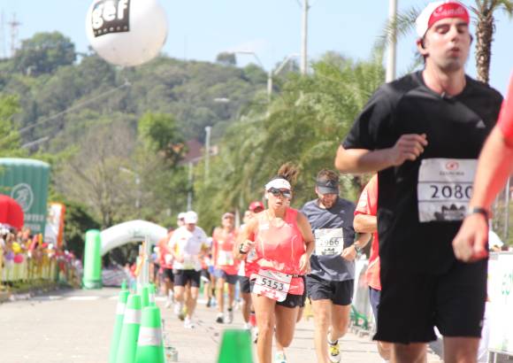Esteban Jaramillo y Sebastián Salazar - Más de 10 mil competidores se dieron cita en esta histórica cita deportiva que se corría en las modalidades de 5, 10, 21 y 42 kilómetros.