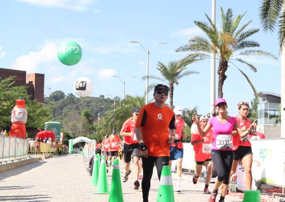 Esteban Jaramillo y Sebastián Salazar - Más de 10 mil competidores se dieron cita en esta histórica cita deportiva que se corría en las modalidades de 5, 10, 21 y 42 kilómetros.