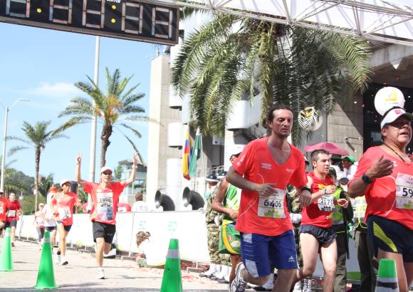 Esteban Jaramillo y Sebastián Salazar - Más de 10 mil competidores se dieron cita en esta histórica cita deportiva que se corría en las modalidades de 5, 10, 21 y 42 kilómetros.