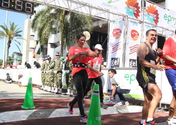 Esteban Jaramillo y Sebastián Salazar - Más de 10 mil competidores se dieron cita en esta histórica cita deportiva que se corría en las modalidades de 5, 10, 21 y 42 kilómetros.