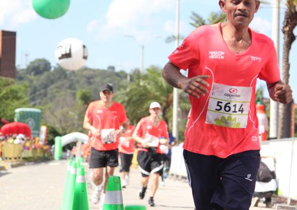 Esteban Jaramillo y Sebastián Salazar - Más de 10 mil competidores se dieron cita en esta histórica cita deportiva que se corría en las modalidades de 5, 10, 21 y 42 kilómetros.