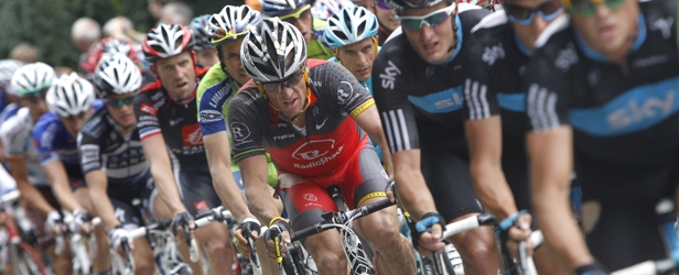 "Tuve miedo al ver tantas caídas": Armstrong | AP | Armstrong se sorprendió por la cantidad de accidentes que se registraron este lunes en la segunda etapa del Tour de Francia.