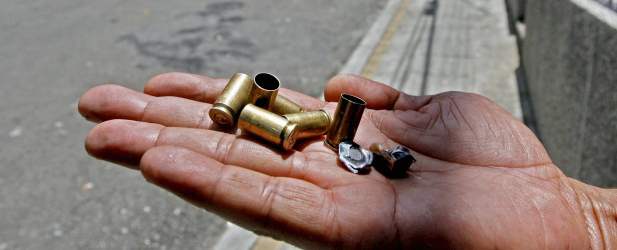 Violencia: principal problema de Medellín | Archivo | El 89 por ciento de los encuestados cree que el principal problema de la ciudad es la inseguridad y la violencia, el 51 por ciento considera que el principal problema es el desempleo, los bajos salarios y la falta de seguridad social.