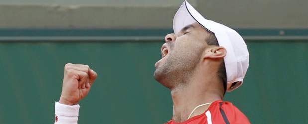 Falla logró hazaña en Roland Garros y pasó a octavos de final | Reuters | Alejandro Falla logró hazaña en Roland Garros y pasó a octavos de final.
