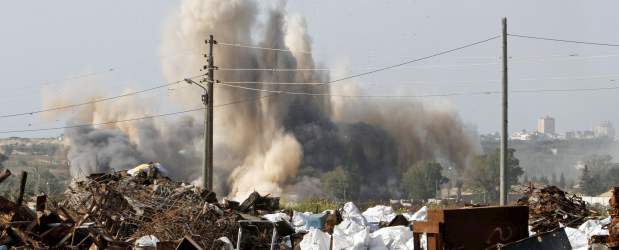 Hamás declaró un alto el fuego en la franja de Gaza | AP | Tanques israelíes atacaron un centro de entrenamiento de Hamás.