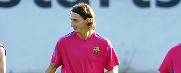 Zlatan Ibrahimovic deja el Barcelona para jugar con el AC Milán | Zlatan Ibrahimovic deja el Barcelona para jugar con el AC Milán