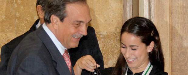 En reconocimiento a Mariana Pajón corrió la gratitud | Donaldo Zuluaga | Mariana Pajón, en el homenaje de la Gobernación e Indeportes. Arriba, con el gobernador Luis A. Ramos. Al centro, con el técnico Jorge Wilson Jaramillo y Carlos Mario Oquendo, sexto en la final de la categoría élite en Dinamarca. La atleta le dio gracias a todos quienes le han ayudado en su carrera deportiva.