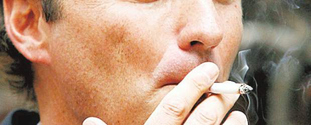 aspiración del humo | Archivo | Los cigarrillos pueden contener muchas bacterias nocivas, de acuerdo con varios estudios. Entran al organismo en la aspiración del humo.