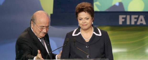 El presidente de la Fifa, Joseph Blatter estuvo acompañado de la mandataria Dilma Rousseff, en el sorteo de la Fifa de las eliminatorias del Mundial de 2014 | Reuters | El presidente de la Fifa, Joseph Blatter estuvo acompañado de la mandataria Dilma Rousseff, en el sorteo de la Fifa de las eliminatorias del Mundial de 2014.