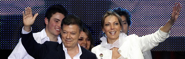 Colombia tiene nueva cúpula militar | El presidente electo, Juan Manuel Santos, designó a la nueva cúpula militar que lo acompañará a partir del próximo 7 de agosto, cuando asuma la Jefatura del Estado.