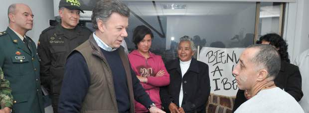 Erazo, alegría y esperanza en medio del dolor | Cortesía | El sargento Luis Alberto Erazo recibió la visita del presidente Juan Manuel Santos, después de ser recluido en el hospital de la Policía en Bogotá.