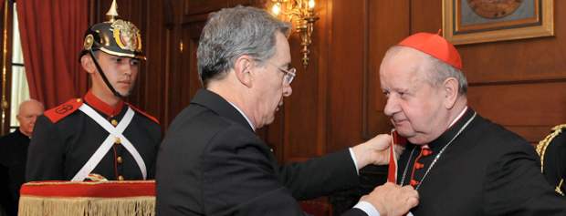 Uribe se despidió de los alcaldes | Cortesia Presidencia De La República | El presidente Álvaro Uribe fue aplaudido al entrar al Congreso Nacional de Municipios pero también fue cuestionado. Según él, las críticas demuestran que los alcaldes le perdieron el miedo al terrorismo y prefieren discutir con él.
