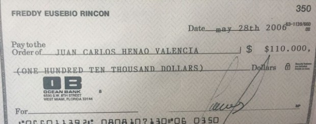 El supuesto cheque sin fondos que, según el abogado de Henao, les entregó Freddy Rincón. FOTO COLPRENSA - LA PATRIA