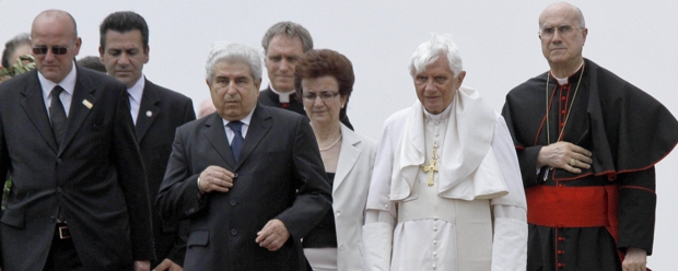 Papa se encuentra de visita en Chipre | AP | Benedicto XVI emprendió su primera visita oficial de tres días a la isla mediterránea.