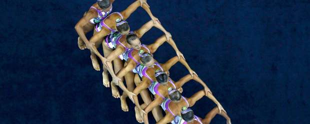 Las chinas son una maravilla | David Gray, Reuters-Shangai, China | Las colombianas Jénnifer Cerquera y Mónica Sarai Arango, puesto 25 en los duetos del Mundial de nado sincronizado. Arriba las chicas rusas.