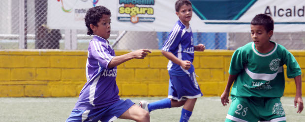 Listas las semifinales del Mundialito de Medellín | Hernán Vanegas | El Mundialito Inder-Cipa está en la recta final, pues la recreación que le brinda a los niños de Antioquia irá hasta este sábado.