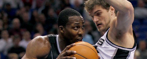 Los Magic frenaron a los Spurs y los Heat ganaron sin Wade | Reuters | Howard aportó 29 puntos con 14 rebotes en la victoria de los Magic de Orlando sobre los Spurs de San Antonio.