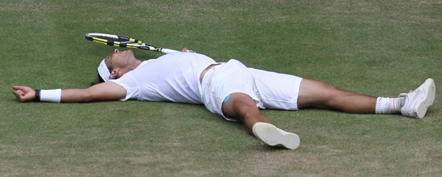 Tomas Berdych se metió a la final de Wimbledon | AP | El favorito Rafael Nadal se medirá al verdugo de Roger Federer, Tomas Berdych, en la gran final de Wimbledon. El tenista español avanzó este viernes a su cuarta final en Wimbledon al vencer al crédito local Andy Murray 6-4, 7-6 (6), 6-4.