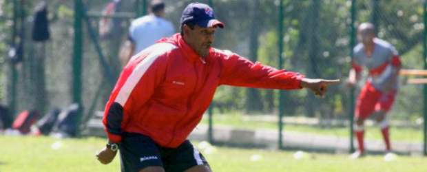 Luna devuelve con otra moneda | Hernán Vanegas | Víctor Luna se reunió ayer con la dirigencia roja para aclarar el inconveniente con Bréiner Castillo.