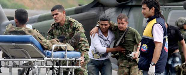 Dos policías y un civil heridos en campos minados | Donaldo Zuluaga | Los soldados heridos en Ituango fueron trasladados en helicóptero al aeropuerto Olaya Herrera de Medellín y de allí a un centro asistencial de la ciudad.