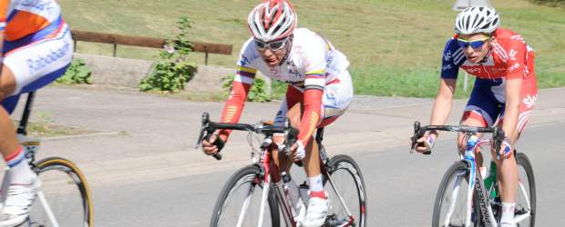 Escarabajos se hacen sentir en toda Europa | Cortesía Colombia Es Pasión- Lunéville, Francia | Esteban Chaves (Colombia es Pasión-472) se volvió a poner la camiseta del mejor escalador en el Tour del Porvenir, en Francia. Ayer hizo parte de una fuga y sumó nueve puntos, para subir al podio y reclamar la prenda de pepas.