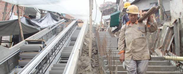 Escaleras serán el "traído" para la comuna 13 | Hernán Vanegas | Más de 200 personas trabajan en las escaleras eléctricas de la 13.
