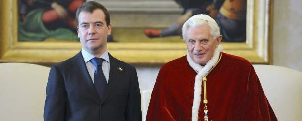 El Papa Benedicto XVI y Dmitri Medvédev hablaron del Oriente Medio | Reuters | Medvédev es el cuarto presidente ruso que pisa el Palacio Apostólico.