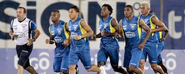 Paraguay recibe a Ecuador en busca de su primera victoria | Reuters | Ecuador visita este viernes a Paraguay en Asunción.