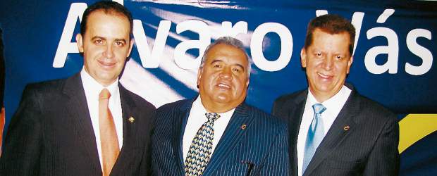 El PC da el aval, pero Vásquez no unifica | Cortesía | De izquierda a derecha: César Eugenio Martínez, excandidato a la consulta conservadora; Humberto Tejada, presidente de la Dirección Departamental, y Álvaro Vásquez, candidato a la Gobernación de Antioquia.