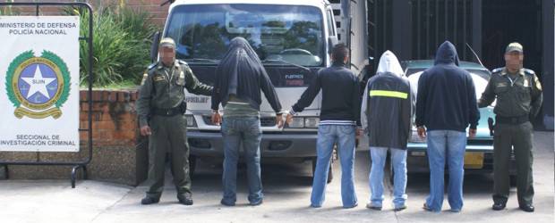 Tras persecución policial fue recuperado un camión | Cortesía | Los presuntos ladrones alcanzaron a cambiar las placas del vehículos.