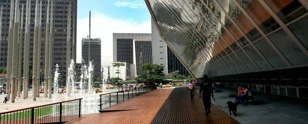 Arquitectura que vive la ciudad | Henry Agudelo | Los ojos de los expertos en arquitectura y urbanismo estarán concentrados en Medellín para conocer el desarrollo urbano que ha generado equidad y convivencia ciudadana, y para analizar el papel de la arquitectura en la cotidianidad.