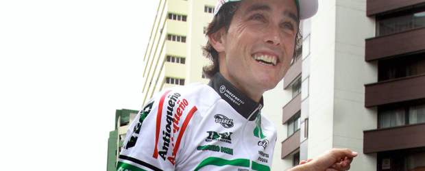 Sevilla dice que en Colombia encontró el paraíso | Robinson Sáenz | Cuando menos pensó se sintió en los hombros de un seguidor del ciclismo y respondió con risas. Se dejó llevar como cualquier niño que está en medio de una gran felicidad. El español Óscar Sevilla es de un gran carisma.