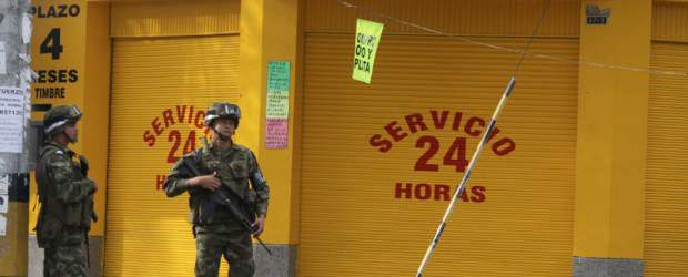 Paro armado también afectó parte de la comuna 13 | Julio César Herrera | Varios locales comerciales cerraron este jueves también en la comuna 13, La Sierra y Popular 1.