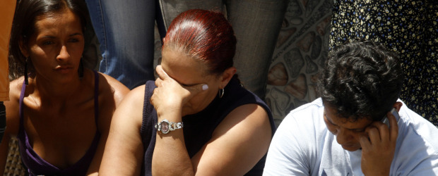 La espera de la desesperanza de 70 familias | Esteban Vanegas | Algunos quisieron consolar a sus seres queridos, pero terminaron sumidos en el mismo dolor de los afectados.