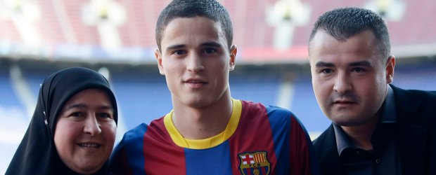 El holandés Ibrahim Afellay firmó contrato con el Barcelona | Reuters | Afellay, que prefiere que lo llamen Ibi y no Ibra, tiró de tópico al asegurar que de pequeño ya quería ser jugador azulgrana.
