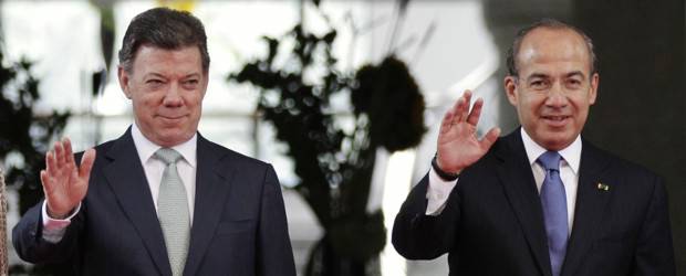 Colombia y México estrechan lazos en lucha contra el crimen organizado | Reuters | Los presidentes Juan Manuel Santos y Felipe Calderón tuvieron tiempo hasta para hablar del Mundial Sub20.