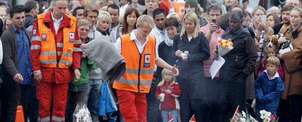 Noruega llora mientras Breivik justifica sus actos | Frank Augstein, Ap - Oslo, Noruega | Este fue el acto de solidaridad más grande desde la Segunda Guerra Mundial en Noruega, país de 4,8 millones de habitantes, aturdido por la masacre.