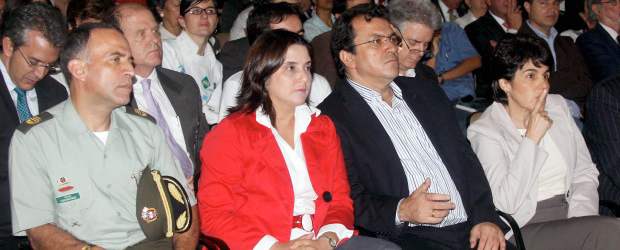 En Medellín pocos se sienten inseguros | Julio César Herrera | El comandante de la Policía Metropolitana, coronel Luis E. Martínez, y el alcalde, Alonso Salazar, escucharon con atención los datos de la encuesta revelados en el auditorio de la Cámara de Comercio (El Poblado) por Javier Restrepo, director de Asuntos Públicos de Ipsos Napoleón Franco.