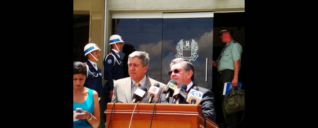 CNE pone filtros electorales en Antioquia | Fuerza Aérea | El Presidente del Consejo Nacional Electoral, Marco Hincapié (izq.), y el Ministro del Interior y Justicia, Fabio Valencia Cossio, indicaron ayer que en Medellín y Bello se adelantan investigaciones sobre supuestos delitos electorales.