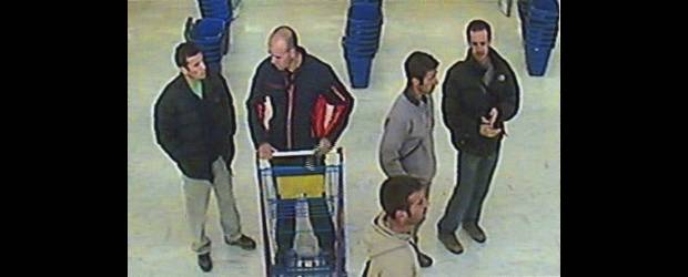 Policía Francesa, Reuters - París, Francia | Esta fue la imagen de los cinco hombres que difundió la Policía francesa.