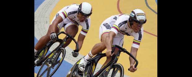 El deporte estrella rodó en bicicleta | Hernán Vanegas | Cristian Tamayo y Fabián Hernando Puerta, vallecaucano y caldeño, aunque ambos corredores del equipo Orgullo Paisa, son dos de las nuevas promesas del ciclismo en pista para Colombia. Esta disciplina, junto a la ruta, el bicicrós y el ciclomontañismo, dieron un punto alto a la delegación local, con 26 oros de los 28 que entraron en disputa. Fue el deporte más importante para el país.