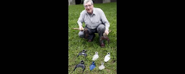 Del garabato al "papa móvil" | Jaime Pérez | Gustavo Jiménez Narváez es coordinador de la Oficina de Egresados de la Facultad de Ciencias Agropecuarias de la Universidad Nacional sede Medellín. Las herramientas manuales que creó son en aluminio reciclado o en hierro bonificado.
