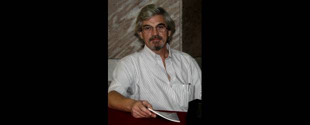 Tras los poetas suenan voces | Jaime Pérez | Esteban Moore es un poeta argentino, quien también es traductor.