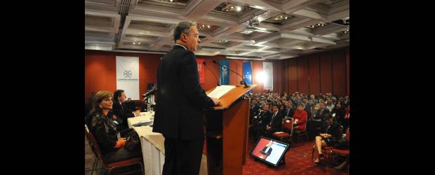 Uribe: "Farc no son diplomáticos" | Colprensa | Según el presidente Uribe, ir ante Unasur con las pruebas de la presencia de guerrilleros en Venezuela, aunque creó fricciones diplomáticas, era un paso difícil, pero necesario para la lucha antiterrorista que libra el país.
