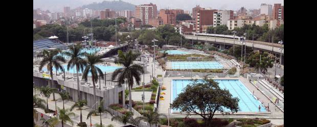 Un Complejo que da mucho gusto y vida | EL COLOMBIANO | Doce son las piscinas del Complejo Acuático, para hacer de estos escenarios los más empleados del deporte paisa. A la derecha están las piscinas escuela.
