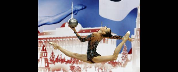 Mundial de rítmica está lejos de Colombia | Grigory Dokor, Reuters-Moscú, Rusia | Con dos medallas de oro y dos de plata, Rusia lidera el Mundial de gimnasia rítmica. En acción, la ucraniana Ganna Rizatdinova en el ejercicio de pelota.